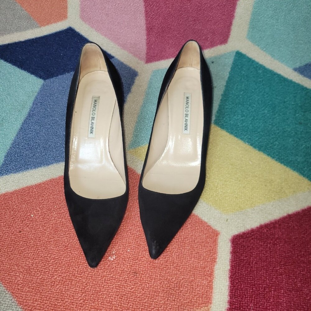 Manolo Blahnik Black Suede Pointed Toe Kitten Heel Pumps - Picture 2 of 5